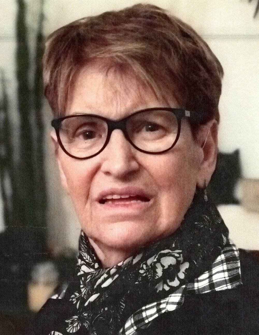 Mme Pétroni