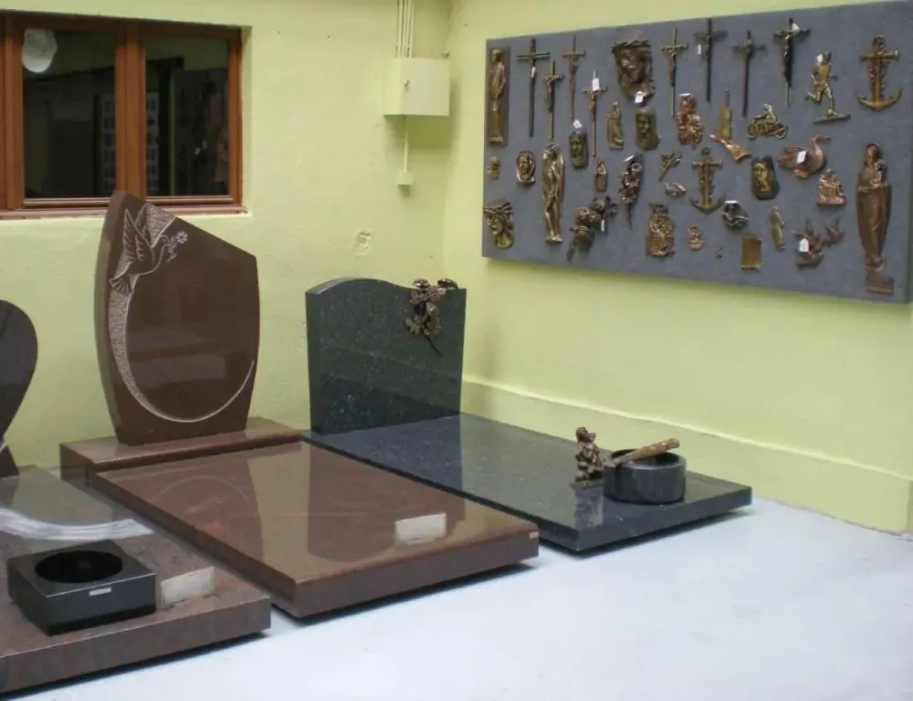 Monuments funéraires à Labry